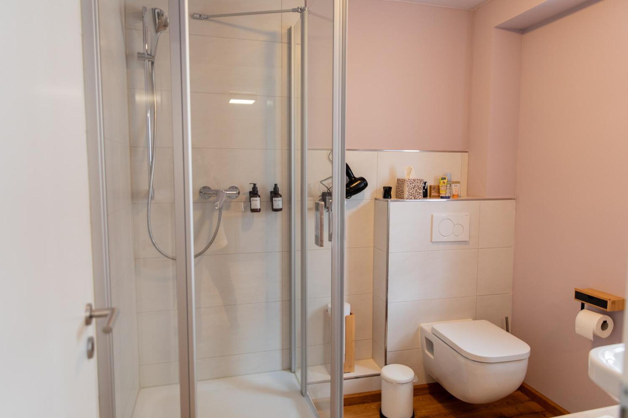 Altstadt Apartment Am Dom Wetzlar, 1 Zi, Kueche, Bad Mit Parkplatz Am Grundstueck Eksteriør bilde